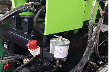 Quelles sont les précautions pour l'installation du filtre hydraulique?